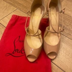 Peep toe tan criss cross Louboutins